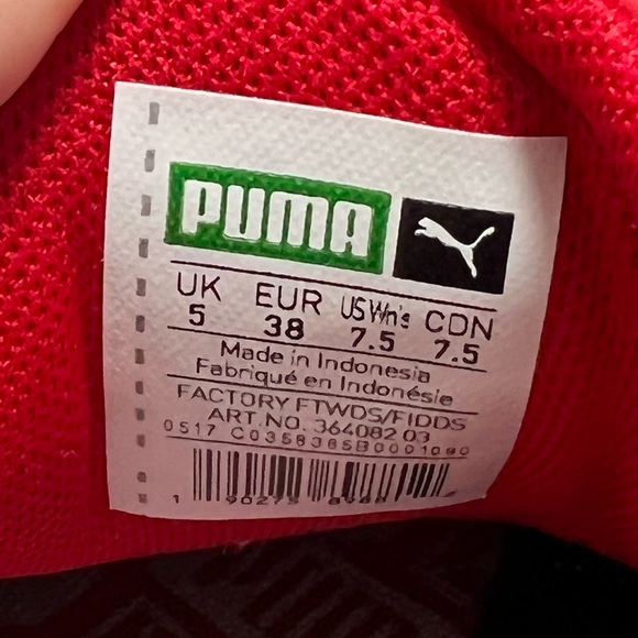 Selling my red Puma Basket Heart Canvas. Wore them once. Too small on me - Picture 4 of 4
